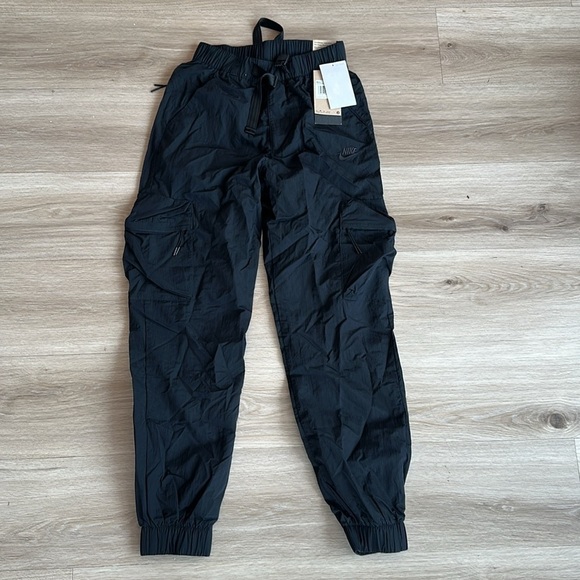 MEN'S NIKE TECH WOVEN CARGO PANTS - Picture 5 of 12